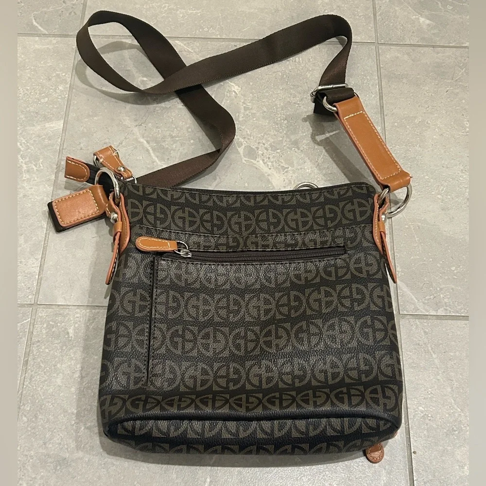EUC Giani Bernini Block Signature Crossbody - Picture 3 of 16